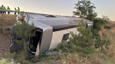 Yolculukları kabusa döndü! Balıkesir’de otobüs devrildi, 27 kişi yaralandı - 3. Sayfa