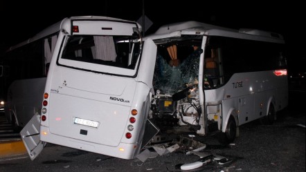 Antalya'da 3 midibüs birbirine girdi! Ortalık savaş alanına döndü - 3. Sayfa