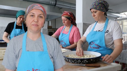 Babaannesinden öğrendi, işi paraya çevirdi! 500 kişilik sipariş bile geliyor - Ekonomi