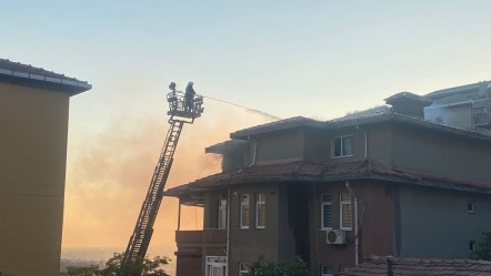 İstanbul'da mangal faciası! Üsküdar'da 3 katlı bina cayır cayır yandı - 3. Sayfa