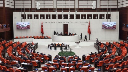 Peş peşe istifalar dengeleri değiştirdi! Meclis'te hangi partinin kaç milletvekili var? - Gündem