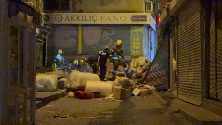 Beyoğlu'nda patlama! Çöken binada arama çalışmaları sürüyor - Gündem
