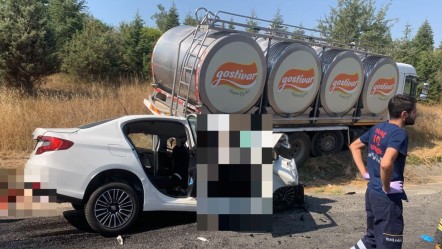 Süt kamyonuyla otomobil çarpıştı, 4 kişi oracıkta can verdi - 3. Sayfa