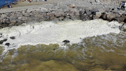 Akdeniz'de tedirgin eden görüntü! Sebebi bilinmiyor, müsilajı andırıyor - gundem