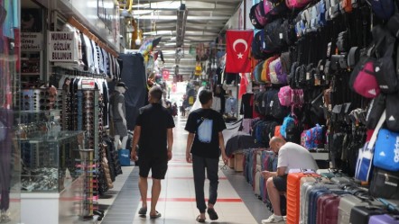 Alışverişe değil, saunaya gelmiş gibi! Esnaf çaresiz: “Yaz bereketi kaçtı” - Gündem
