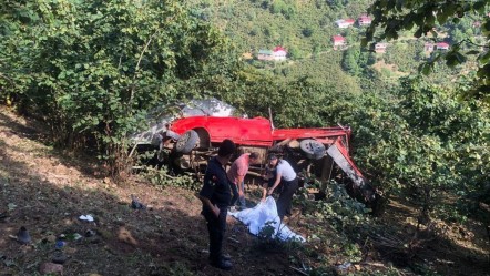 Giresun'da fındık işçilerini taşıyan kamyonet uçuruma yuvarlandı: Ölü ve yaralılar var - 3. Sayfa