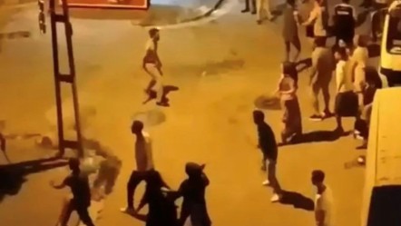 Yer: Esenyurt! Sopayla saldırdı, meydan dayağı yedi - Gündem
