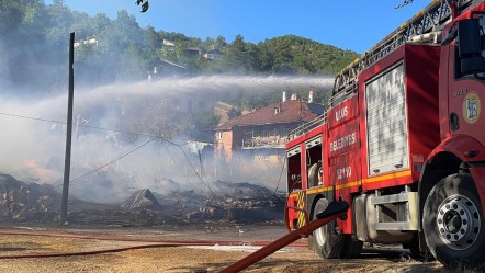 2 saatte 8 ayrı noktada alevler yükseldi! Yangınlara karşı zamanla yarıştılar, her şey kül oldu - 3. Sayfa