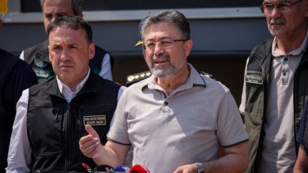 Bakan Yumaklı'dan orman yangınları açıklaması: Bugün 73 yangınla mücadele edildi - Gündem
