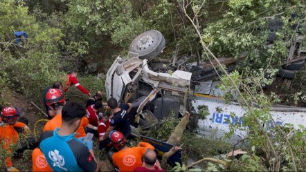 Bursa'da alevleri söndürmeye giden tanker uçuruma yuvarlandı! Ölü ve ağır yaralılar var - Gündem