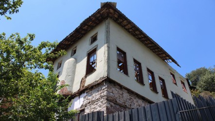 Yıllardır kapalı tutuluyordu, 150 senelik tarihi yapıda bekleyiş sona erdi... Hacı Ayvaz Camii yapılıyor - Kültür - Sanat