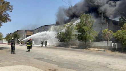 Halı fabrikasında korkutan yangın! Siyah dumanlar gökyüzünü kapladı - 3. Sayfa