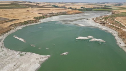 İlçeyi besleyen gölette su seviyesi yüzde 5'in altına düştü, belediye başkanı çağrı yaptı - Gündem