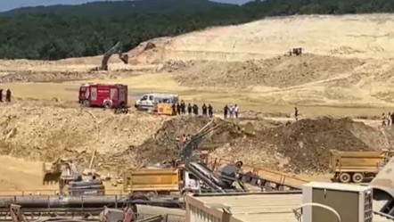 İstanbul'da kum ocağında göçük! 2 kişi mahsur kaldı, ekipler teyakkuza geçti - 3. Sayfa