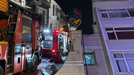Beyoğlu'nda apartman yangını! Ekipler olay yerinde - Yaşam