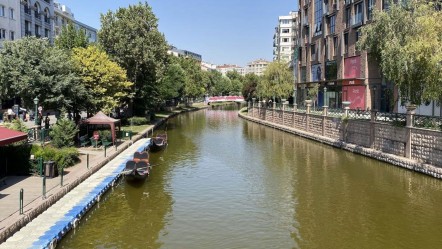 Eskişehir'in ortasından geçen Porsuk Çayı’nın rengi değişti - Gündem