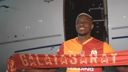 Victor Osimhen İstanbul'da! Galatasaraylıların beklediği uçak Atatürk Havalimanı'na indi - Spor