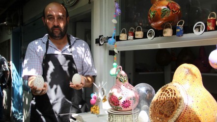 Evinin balkonunda hobi olarak başladı! Sadece kaz, tavuk ve deve kuşu yumurtası kullanıyor - Yaşam