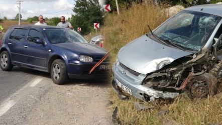 Otomobiller çarpıştı, ortalık kan gölüne döndü: 2'si çocuk 8 yaralı - 3. Sayfa