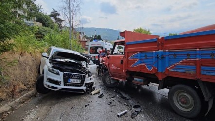 Kamyonetle cip çarpıştı! Çok sayıda yaralı var - Gündem