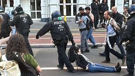 Berlin'de polis yine şaşırtmadı! Filistin aktivistlerine çok sert müdahale - Dünya