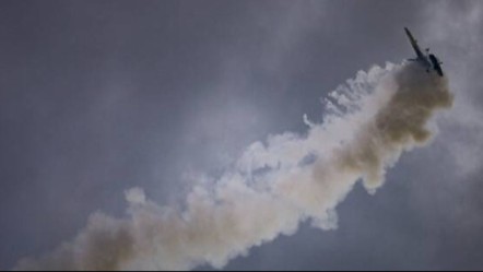 İspanya’da dehşet anları! Akrobasi uçağı gösteri sırasında denize çakıldı: 2 kişi kayıp - Dünya