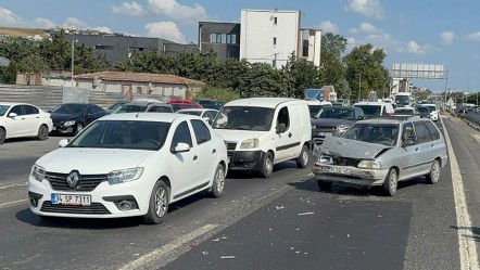 İstanbul'da zincirleme kaza: Yaralılar var - 3. Sayfa