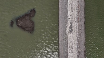 İzmir'de kuraklığın etkisi giderek artıyor! Eski İzmir-Çeşme kara yolu ortaya çıktı - Gündem