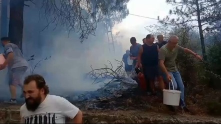 Mahalleli canla başla yangına koştu! Kovalarla müdahale ettiler - 3. Sayfa