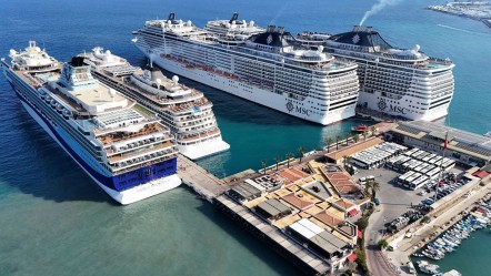 Kuşadası'na 5 kruvaziyer birden yanaştı! Binlerce turist ünlü ilçeye giriş yaptı - Ekonomi