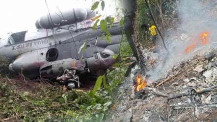 Hükümet yetkililerini taşıyan askeri helikopter düştü! İki bakan hayatını kaybetti - Dünya
