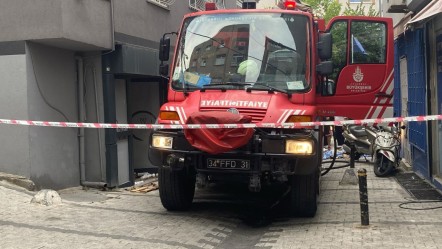 İstanbul'un göbeğinde alevler yükseldi! Şişli'deki yangında 3 kişi dumandan etkilendi - 3. Sayfa