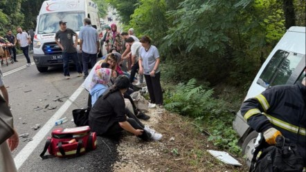 Ordu'da kaza! Servis minibüsü otomobille çarpıştı, çok sayıda yaralı var - 3. Sayfa