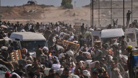 Yardım tırı yiyecek almak isteyen Filistinlilerin üzerine devrildi: 20 ölü - Dünya