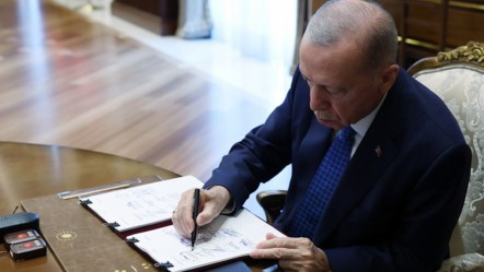 YAŞ kararları Resmi Gazete'de! İşte terfi alanlar ve emekliye sevk edilenler - Gündem