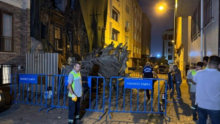 Bakırköy'de iki katlı binada çökme! Sokak trafiğe kapatıldı - Yaşam