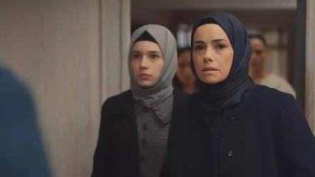 Özgü Namal ekranlara geri dönüyor! Yeni imajı görenleri şaşkına çevirdi - Magazin
