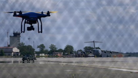 Almanya semalarında 536 gizemli drone! Askeri üsler kuşatma altında mı? - Dünya