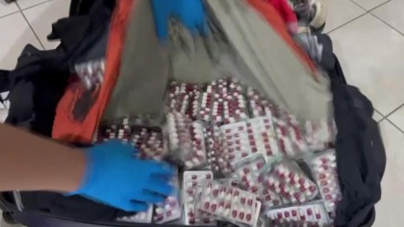 Bavulundan 5 bin 642 adet uyuşturucu hap çıktı! Savunmasını duyan inanamadı - 3. Sayfa