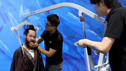 Dünyada ilk! İnsansı robot mağazası Çin'de açıldı - Dünya