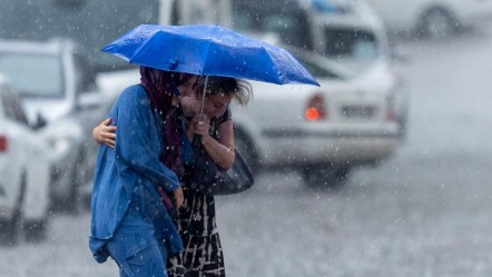 Yaz kuraklığı devam ederken o bölge sırılsıklam olacak! Meteoroloji uyardı, kuvvetli sağanak geliyor - Yaşam