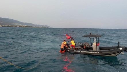 Yüzmek için girdiği denizde az daha can veriyordu! Seferber oldular - Gündem