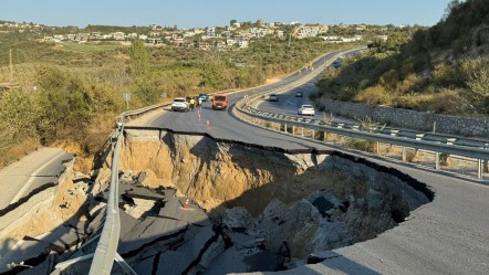 Yol bir anda çöktü! Söke-Kuşadası Karayolu'nda trafik durdu - 3. Sayfa