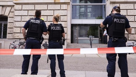 Almanya'da aile katliamı! Önce karısını bıçakladı, sonra kendisiyle birlikte iki çocuğunu ölüme sürükledi - Dünya