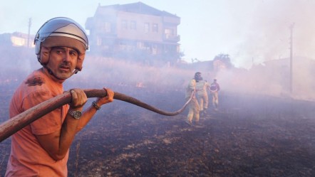 Çanakkale'de yangınında saatlerce mahsur kaldılar! Mehmetçik, alev çemberinin ortasındaki ekibi kurtardı - Gündem