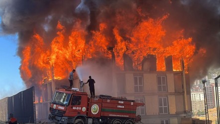 Kahramanmaraş'ta lojman inşaatında yangın! Havadan müdahale ediliyor - Gündem