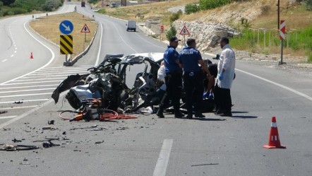 Malatya'da feci kaza! Hafriyat kamyonu ile otomobil çarpıştı: 1 ölü, 2 yaralı - 3. Sayfa