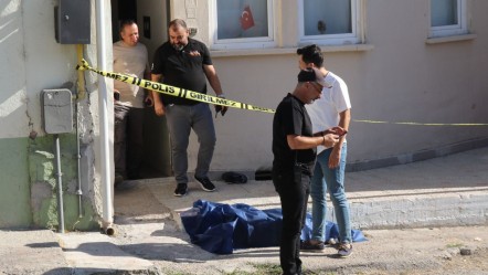 Yoldan geçenler cesetle karşılaştı! Hemen telefona sarıldılar - Güncel