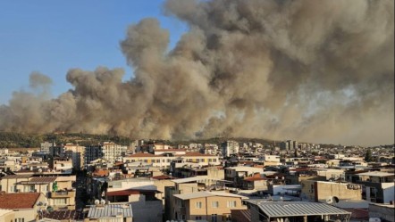 İzmir'de orman yangını sürüyor! Gün ağarınca hava müdahalesi yeniden başladı - Gündem