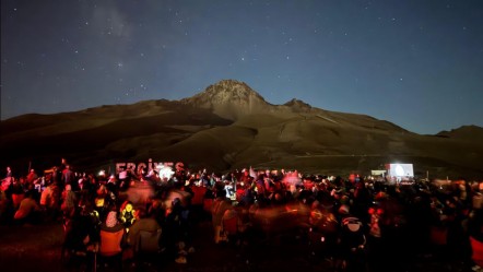 Meteor yağmuru Türkiye'de geceyi aydınlattı! Vatandaşlar gökyüzüne kilitlendi  - Yaşam